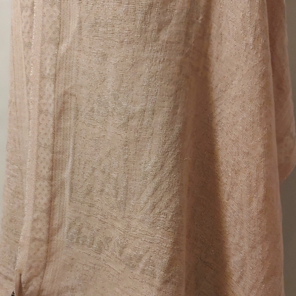 Badgley Mischka Paisley Texture Wrap - Picture 6 of 7